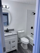 1724 Wesley Way NW, Unit Unit B in Conyers, GA - Building Photo - Building Photo
