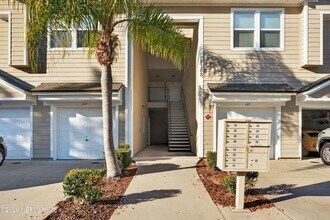 8188 Cabin Lake Cir in Jacksonville, FL - Building Photo - Building Photo