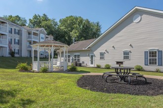 Newport Landing in Akron, OH - Foto de edificio - Building Photo