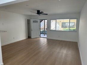 1221 Amethyst St, Unit APT B in Redondo Beach, CA - Building Photo - Building Photo