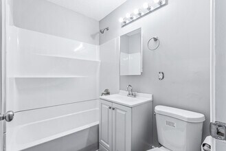 1016 N Newton Ave, Unit 2 in Minneapolis, MN - Building Photo - Building Photo