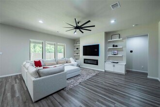 31302 Raleigh Creek Dr in Tomball, TX - Building Photo - Building Photo
