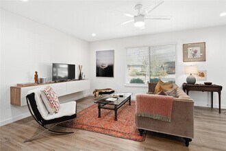 1809 Forestglade Dr in Austin, TX - Building Photo - Building Photo