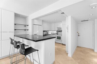 1901 Brickell Ave in Miami, FL - Building Photo - Building Photo