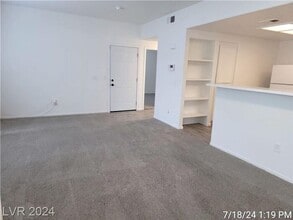 9470 Peace Way in Las Vegas, NV - Building Photo - Building Photo