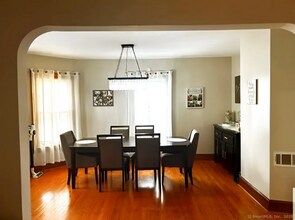 92 Curtiss St in Naugatuck, CT - Building Photo - Building Photo