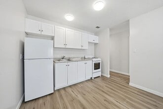 Thomas Manor in Prince Albert, SK - Building Photo - Building Photo