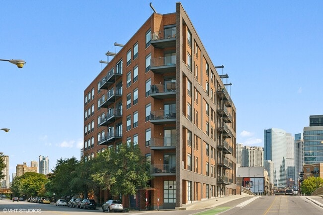 property at 859 W Erie St