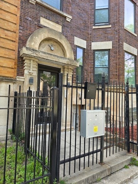 property at 4040 S Calumet Ave