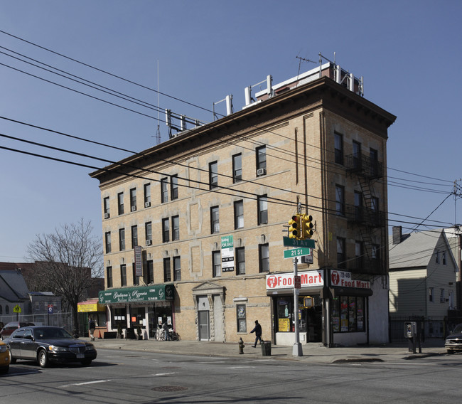 1458 31st Ave in Astoria, NY - Foto de edificio - Building Photo