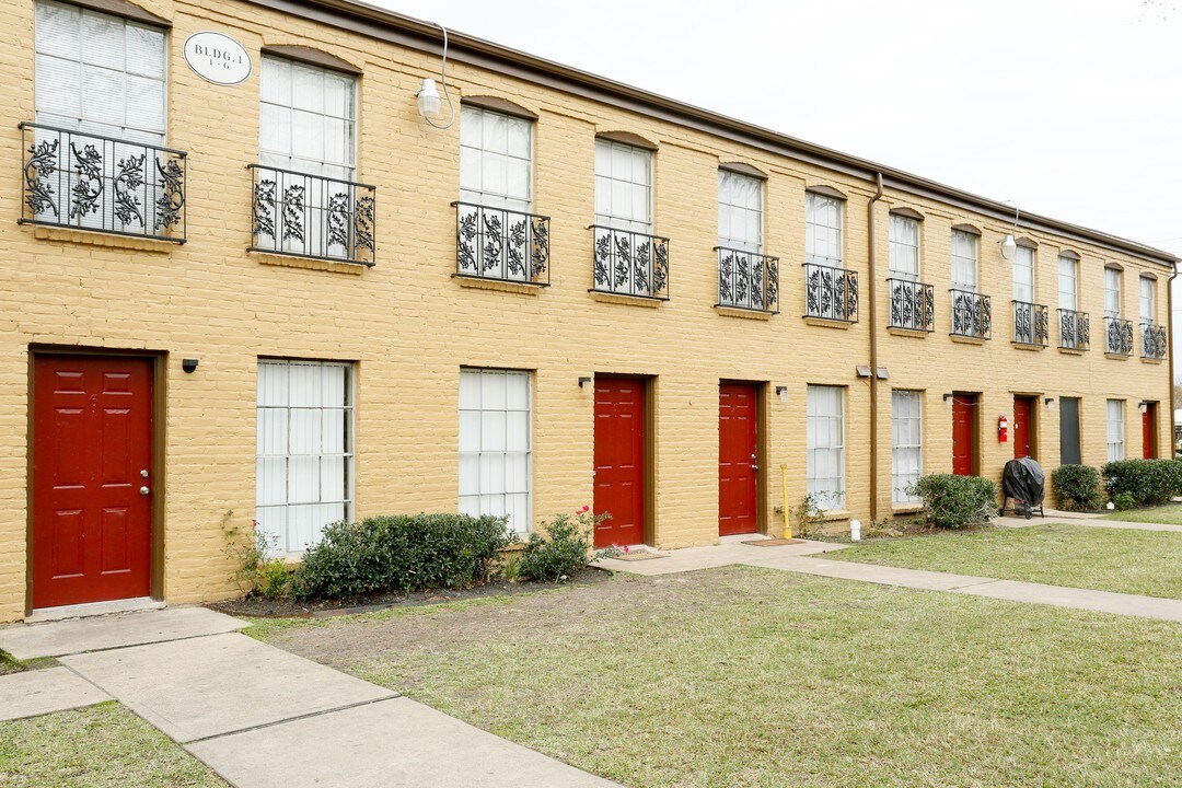 Scarborough Lane Apartments in Pasadena, TX - Building Photo