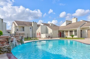 12707 Bellaire Blvd in Houston, TX - Building Photo