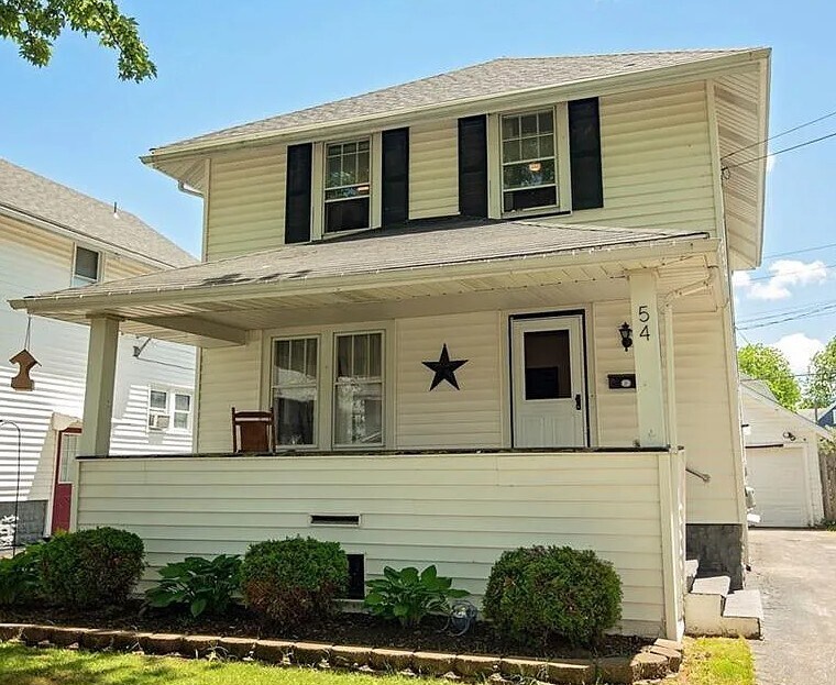 54 Kingsbury Ave in Batavia, NY - Building Photo