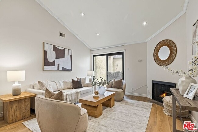 property at 620 W Hyde Park Blvd