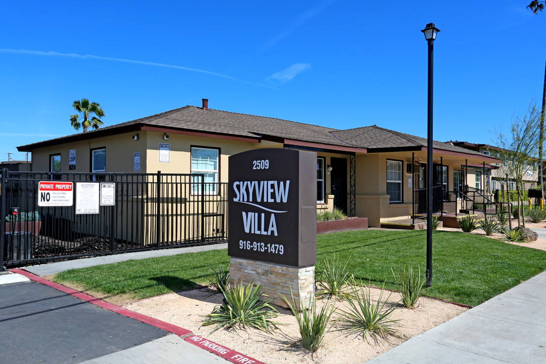 Skyview Villa & Somerset Apartments in Sacramento, CA - Building Photo