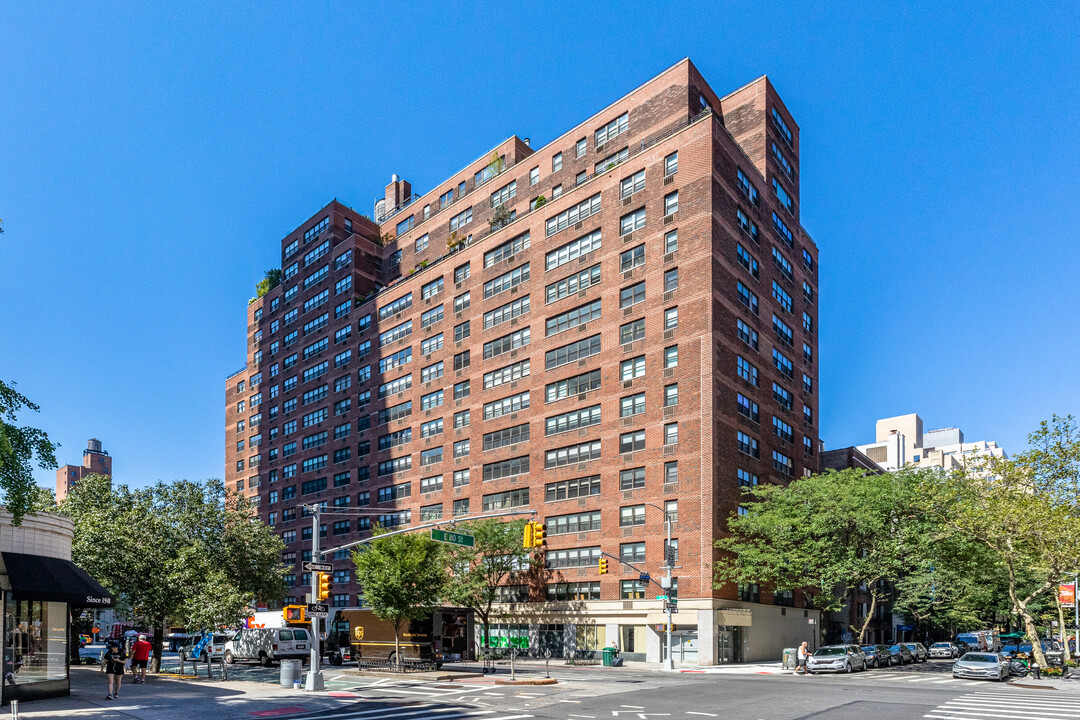 1523-1535 Second Ave in New York, NY - Building Photo