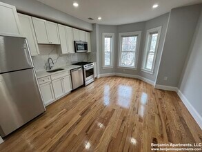 372 Oxford St, Unit 3 in Cambridge, MA - Building Photo - Building Photo