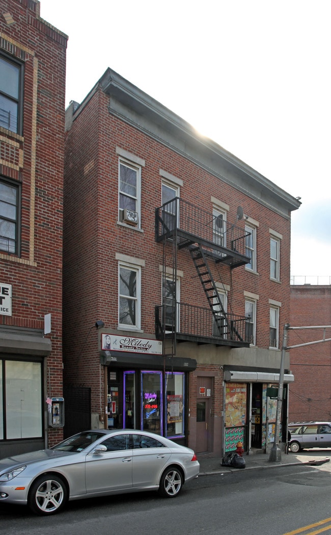 156 Palisade Ave in Yonkers, NY - Building Photo - Building Photo