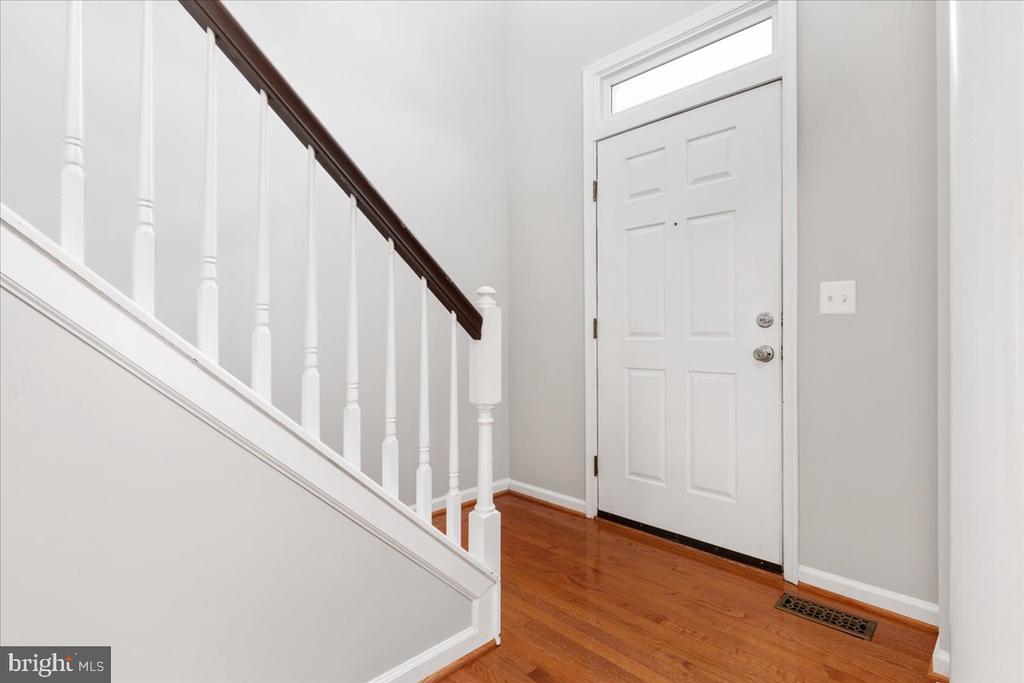 18688 Potomac Station Dr in Leesburg, VA - Building Photo