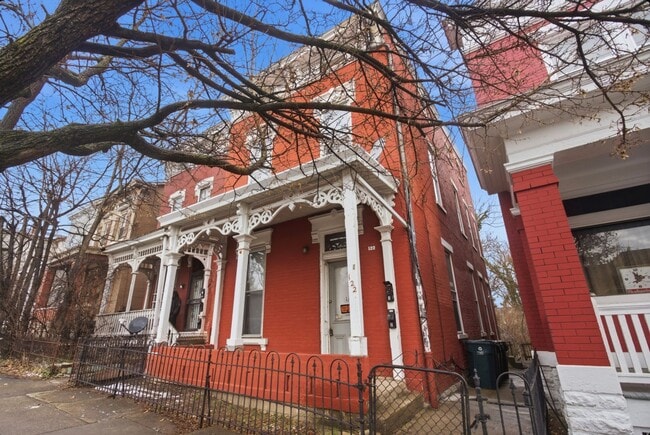 122 E University Ave in Cincinnati, OH - Building Photo - Building Photo