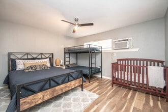 7813 Detroit St in Houston, TX - Building Photo - Building Photo