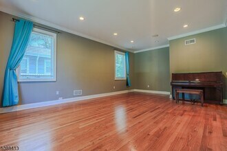 567 Mountain Ave in Springfield, NJ - Building Photo - Building Photo