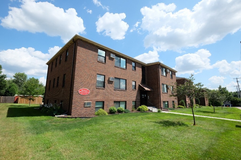 Carousel Flats in Falcon Heights, MN - Foto de edificio