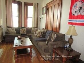 343 K St, Unit 1 in Boston, MA - Building Photo - Building Photo