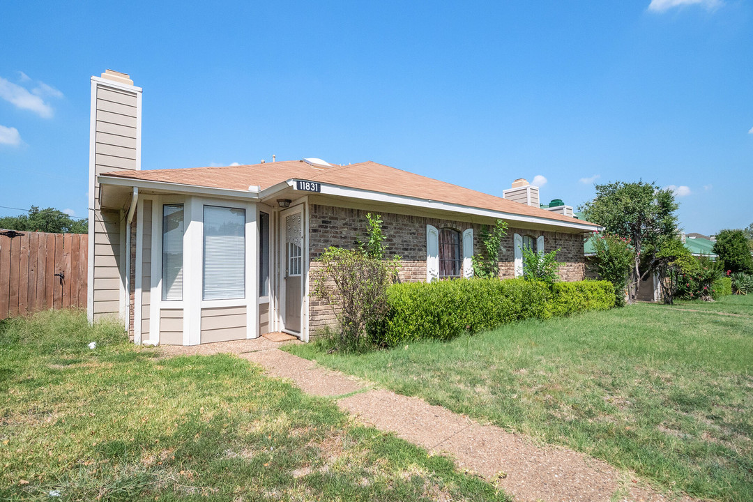 11803-11905 Garden Terrace Dr in Dallas, TX - Building Photo