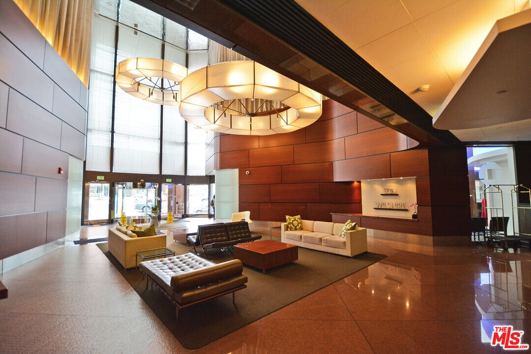 1100 Wilshire Blvd in Los Angeles, CA - Foto de edificio