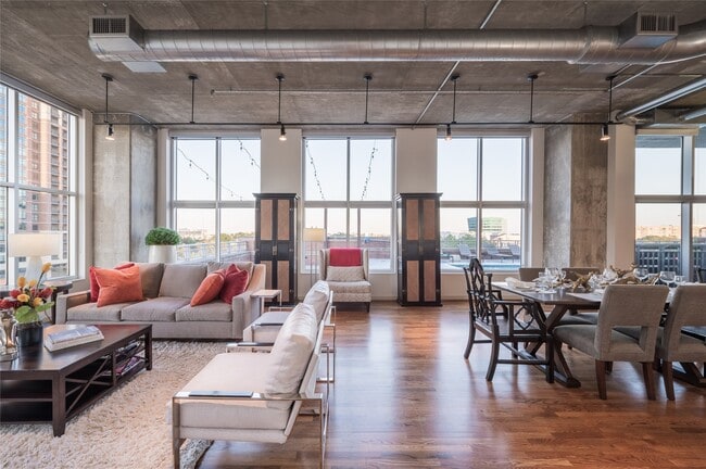 4899 Montrose Blvd in Houston, TX - Building Photo - Building Photo