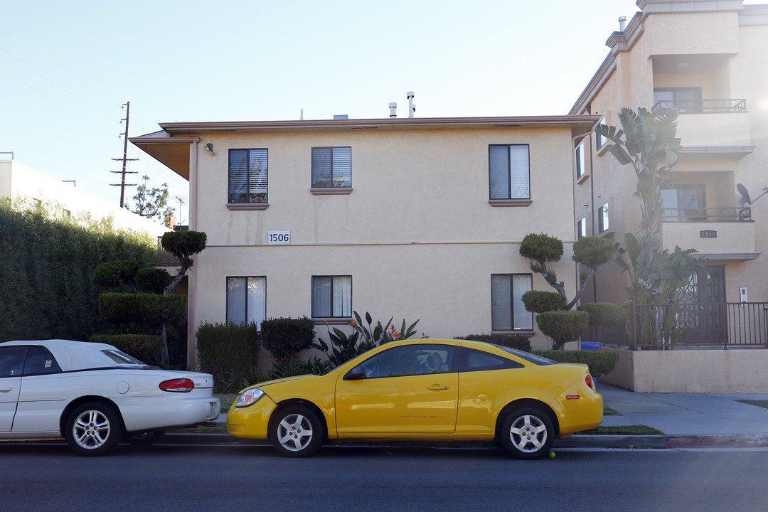 1506 Barrington Ave in Los Angeles, CA - Building Photo