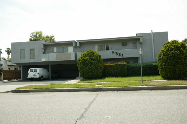 5523 Denny Ave in North Hollywood, CA - Foto de edificio - Building Photo