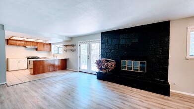30846 Live Oak Dr in Running Springs, CA - Building Photo - Building Photo