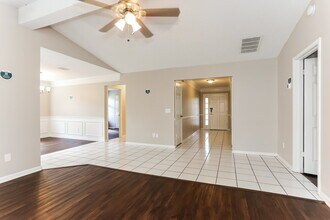 8051 Mactavish Way W in Jacksonville, FL - Building Photo - Building Photo