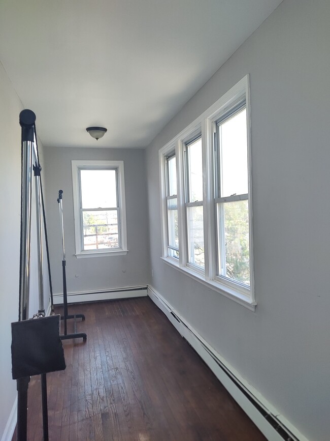 468 4th Ave, Unit Third Floor in Elizabeth, NJ - Foto de edificio - Building Photo