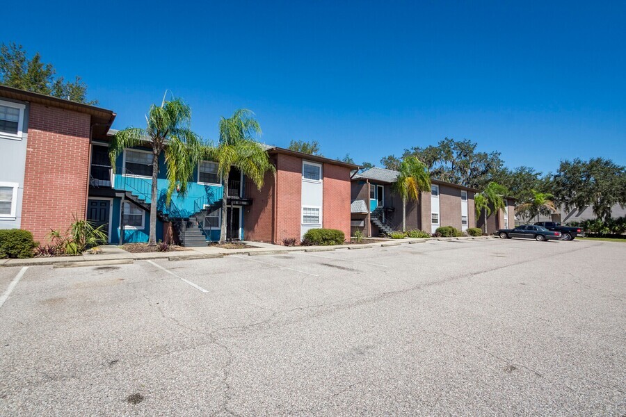 211 Lake Silver Dr in Winter Haven, FL - Building Photo