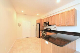 61 Exchange St, Unit 11 in Malden, MA - Building Photo - Building Photo