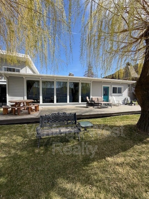 property at 16370-16370 Carrs Landing Rd