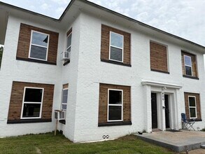 406 S Fredonia St in Longview, TX - Building Photo - Building Photo
