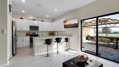3290 W 114th Terrace in Hialeah, FL - Building Photo - Building Photo