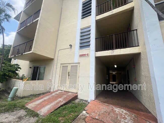 11905 NE 2nd Ave in Miami, FL - Building Photo - Building Photo