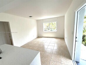 3723 SW 26th Terrace in Miami, FL - Building Photo - Building Photo