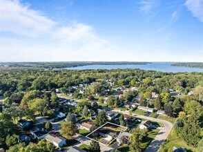 1018 Bonnie Brae Ln in Lake Geneva, WI - Building Photo - Building Photo
