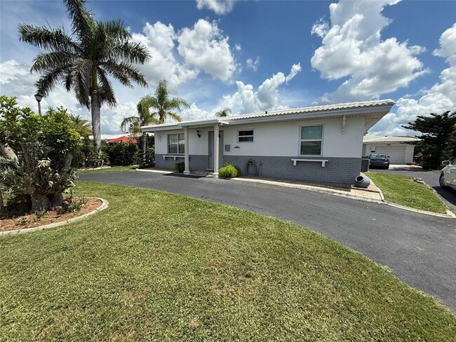 8571 Pickwick Rd in North Port, FL - Foto de edificio - Building Photo