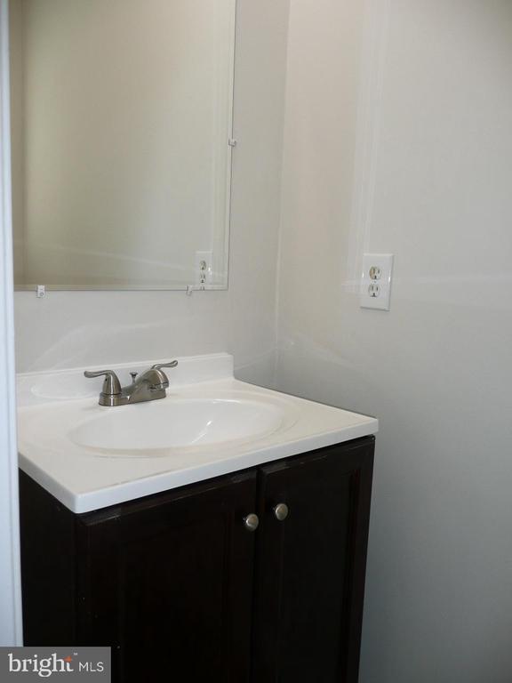 13756 Flowing Brook Ct in Chantilly, VA - Building Photo - Building Photo
