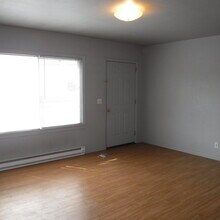 735 SW Glacier Ave in Redmond, OR - Building Photo - Building Photo