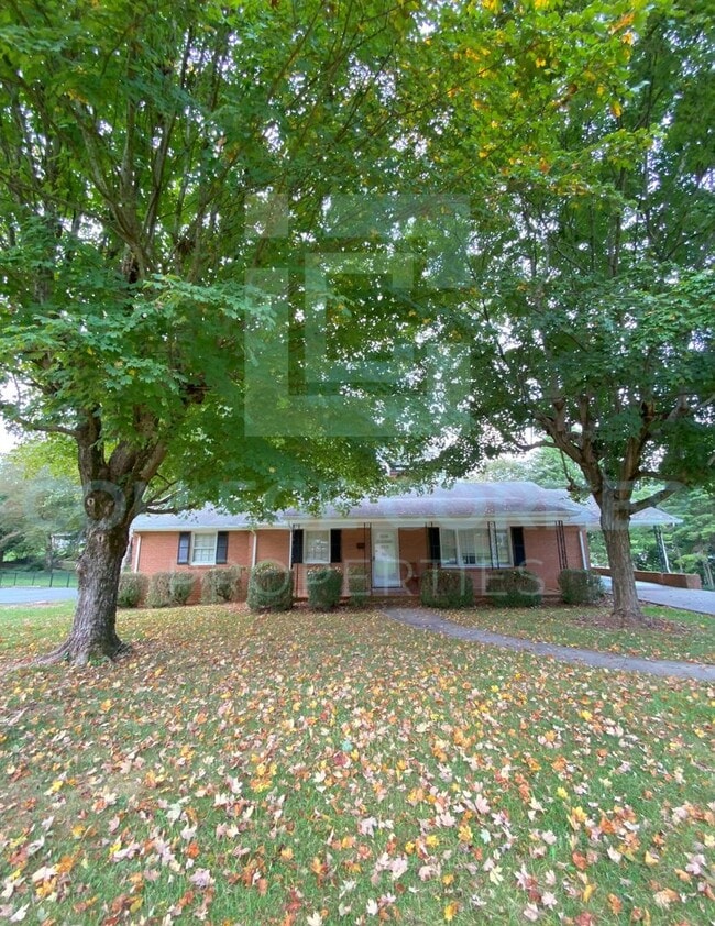 property at 830 Delmonte Dr NW