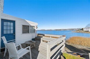 15 Cedar Ave in Portsmouth, RI - Building Photo