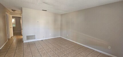 335 S Osceola St in DeLand, FL - Foto de edificio - Building Photo